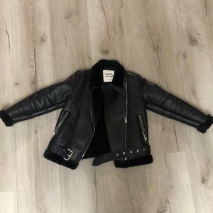 Leather coat with zipper fur inside